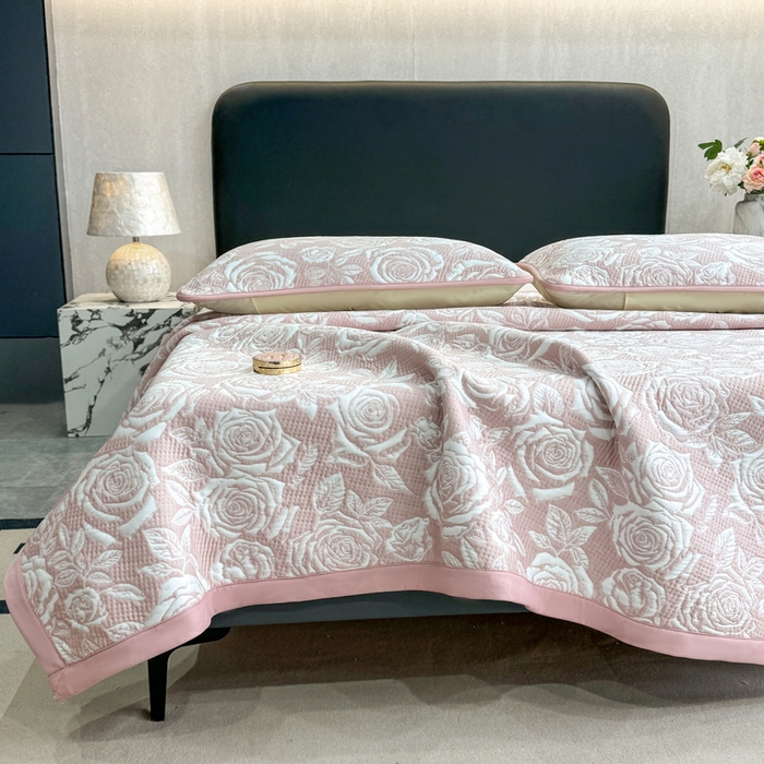 91家纺网 家纺一手货源 找家纺 伊人坊 2026新款A类550克凉感提花值过0.21冰豆豆家用凉席子三件套夏季---凉席款 玫瑰-粉