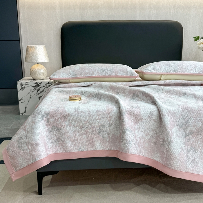 91家纺网 家纺一手货源 找家纺 伊人坊 2026新款A类550克凉感提花值过0.21冰豆豆家用凉席子三件套夏季---凉席款 繁花-粉