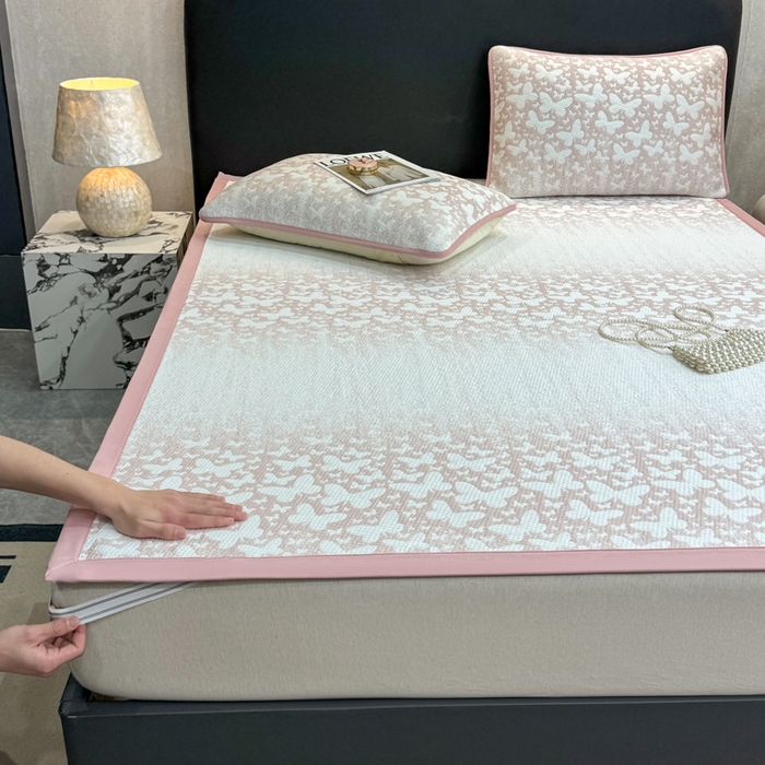 91家纺网 家纺一手货源 找家纺 伊人坊 2026新款A类550克凉感提花值过0.21冰豆豆家用凉席子三件套夏季---凉席款 花蝴蝶-粉