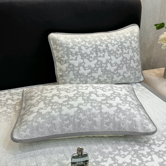 91家纺网 家纺一手货源 找家纺 伊人坊 2026新款A类550克凉感提花值过0.21冰豆豆家用凉席子三件套夏季---凉席款 花蝴蝶-灰