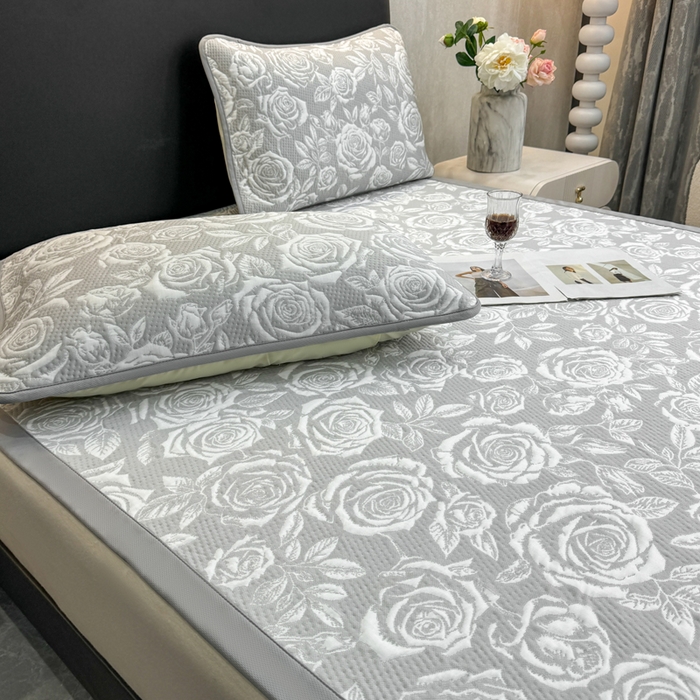 91家纺网 家纺一手货源 找家纺 伊人坊 2026新款A类550克凉感提花值过0.21冰豆豆家用凉席子三件套夏季---凉席款 玫瑰-灰