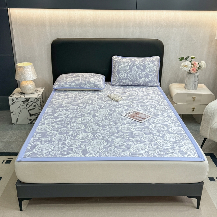 91家纺网 家纺一手货源 找家纺 伊人坊 2026新款A类550克凉感提花值过0.21冰豆豆家用凉席子三件套夏季---凉席款 玫瑰-蓝紫