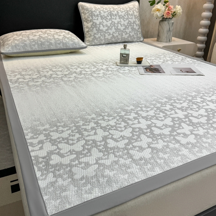 91家纺网 家纺一手货源 找家纺 伊人坊 2026新款A类550克凉感提花值过0.21冰豆豆家用凉席子三件套夏季---凉席款 花蝴蝶-灰