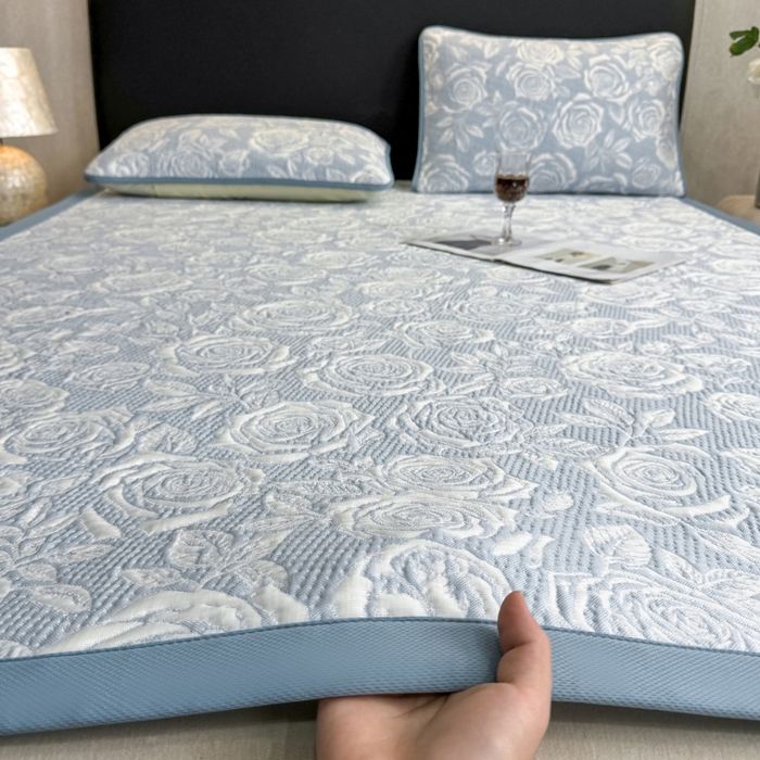 91家纺网 家纺一手货源 找家纺 伊人坊 2026新款A类550克凉感提花值过0.21冰豆豆家用凉席子三件套夏季---凉席款 玫瑰-蓝