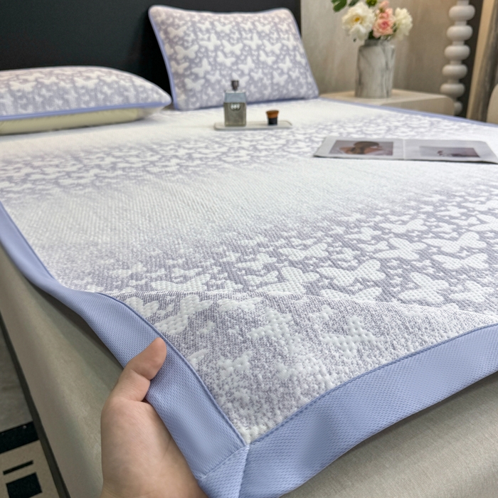 91家纺网 家纺一手货源 找家纺 伊人坊 2026新款A类550克凉感提花值过0.21冰豆豆家用凉席子三件套夏季---凉席款 花蝴蝶-蓝紫