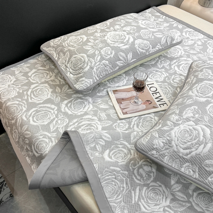 91家纺网 家纺一手货源 找家纺 伊人坊 2026新款A类550克凉感提花值过0.21冰豆豆家用凉席子三件套夏季---凉席款 玫瑰-灰