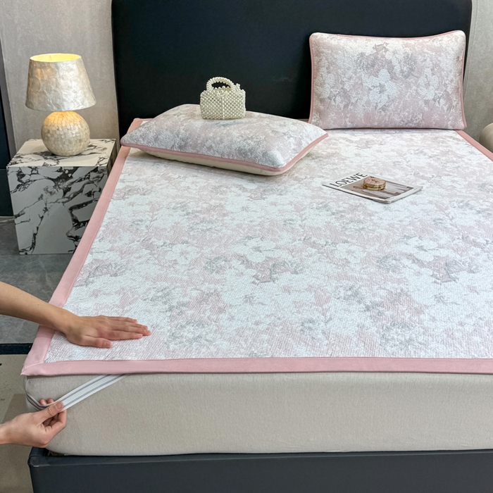 91家纺网 家纺一手货源 找家纺 伊人坊 2026新款A类550克凉感提花值过0.21冰豆豆家用凉席子三件套夏季---凉席款 繁花-粉