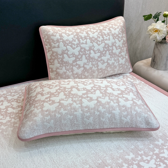 91家纺网 家纺一手货源 找家纺 伊人坊 2026新款A类550克凉感提花值过0.21冰豆豆家用凉席子三件套夏季---凉席款 花蝴蝶-粉