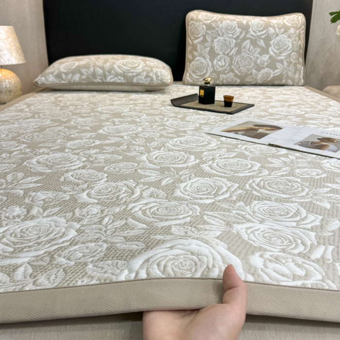 91家纺网 家纺一手货源 找家纺 伊人坊 2026新款A类550克凉感提花值过0.21冰豆豆家用凉席子三件套夏季---凉席款 玫瑰-咖