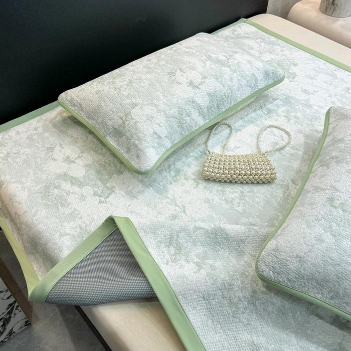 91家纺网 家纺一手货源 找家纺 伊人坊 2026新款A类550克凉感提花值过0.21冰豆豆家用凉席子三件套夏季---凉席款 繁花-绿