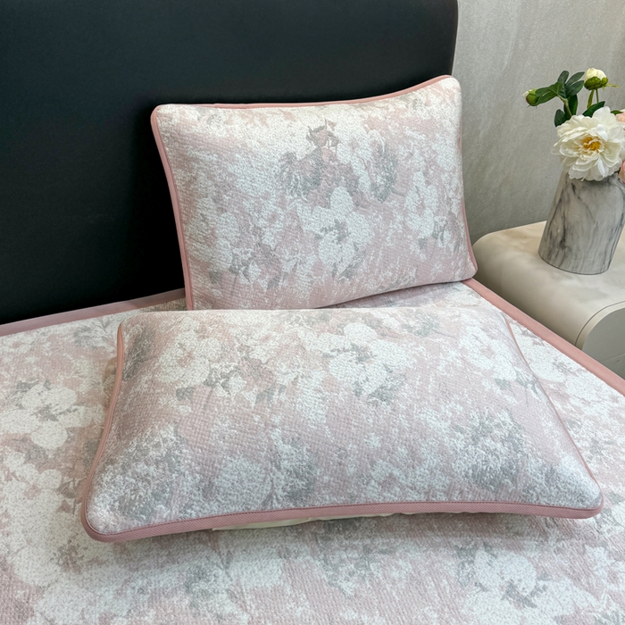 91家纺网 家纺一手货源 找家纺 伊人坊 2026新款A类550克凉感提花值过0.21冰豆豆家用凉席子三件套夏季---凉席款 繁花-粉