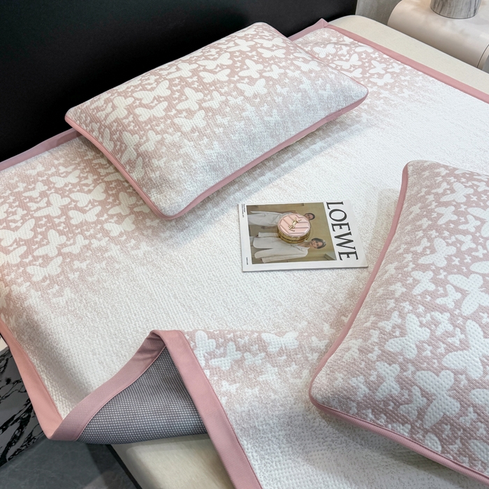 91家纺网 家纺一手货源 找家纺 伊人坊 2026新款A类550克凉感提花值过0.21冰豆豆家用凉席子三件套夏季---凉席款 花蝴蝶-粉