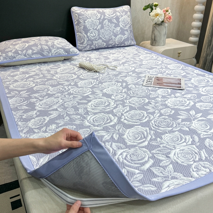 91家纺网 家纺一手货源 找家纺 伊人坊 2026新款A类550克凉感提花值过0.21冰豆豆家用凉席子三件套夏季---凉席款 玫瑰-蓝紫