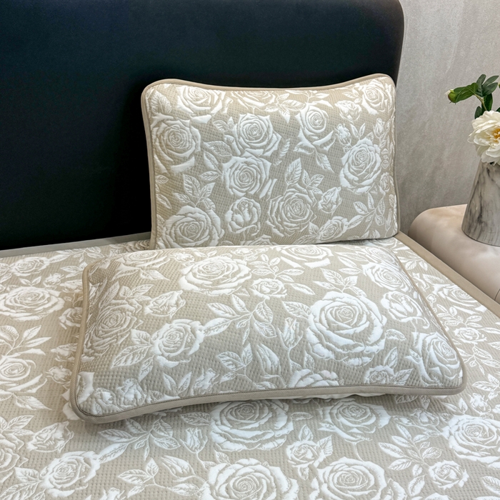 91家纺网 家纺一手货源 找家纺 伊人坊 2026新款A类550克凉感提花值过0.21冰豆豆家用凉席子三件套夏季---凉席款 玫瑰-咖