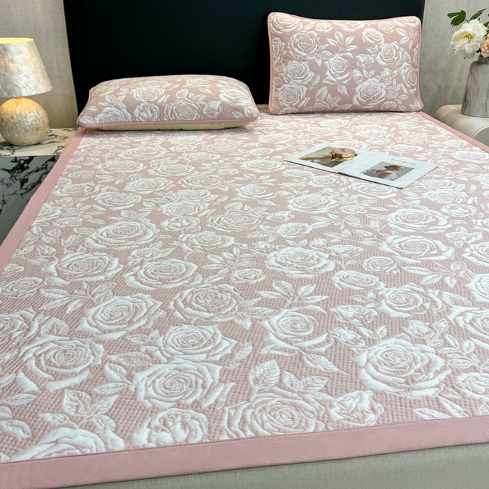 91家纺网 家纺一手货源 找家纺 伊人坊 2026新款A类550克凉感提花值过0.21冰豆豆家用凉席子三件套夏季---凉席款 玫瑰-粉