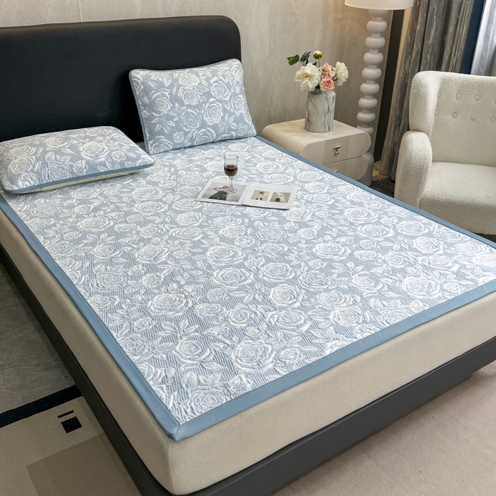 91家纺网 家纺一手货源 找家纺 伊人坊 2026新款A类550克凉感提花值过0.21冰豆豆家用凉席子三件套夏季---凉席款 玫瑰-蓝