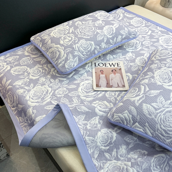 91家纺网 家纺一手货源 找家纺 伊人坊 2026新款A类550克凉感提花值过0.21冰豆豆家用凉席子三件套夏季---凉席款 玫瑰-蓝紫