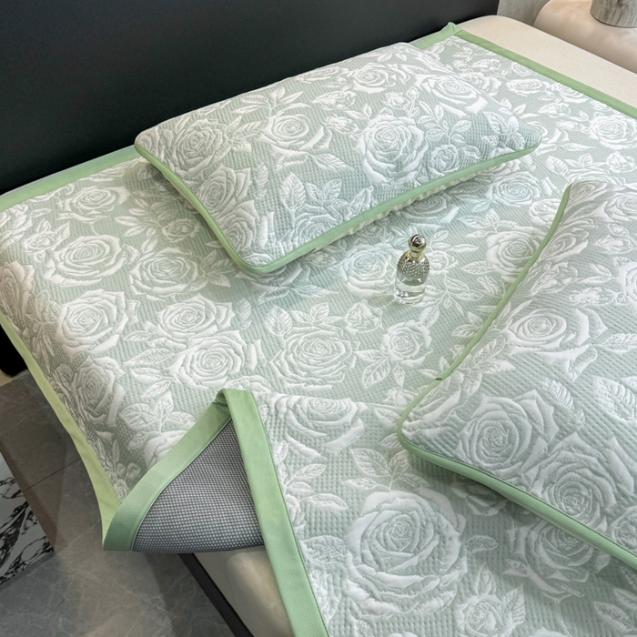 91家纺网 家纺一手货源 找家纺 伊人坊 2026新款A类550克凉感提花值过0.21冰豆豆家用凉席子三件套夏季---凉席款 玫瑰-绿