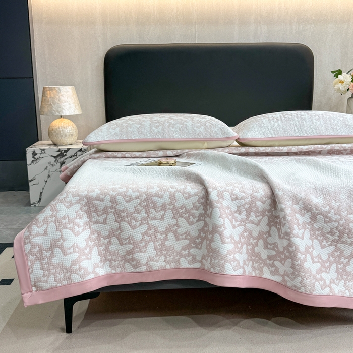 91家纺网 家纺一手货源 找家纺 伊人坊 2026新款A类550克凉感提花值过0.21冰豆豆家用凉席子三件套夏季---凉席款 花蝴蝶-粉