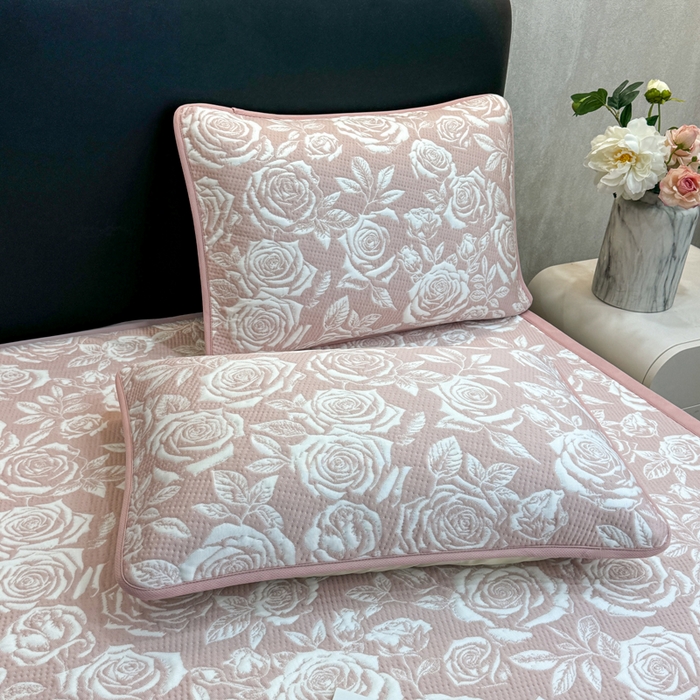 91家纺网 家纺一手货源 找家纺 伊人坊 2026新款A类550克凉感提花值过0.21冰豆豆家用凉席子三件套夏季---凉席款 玫瑰-粉