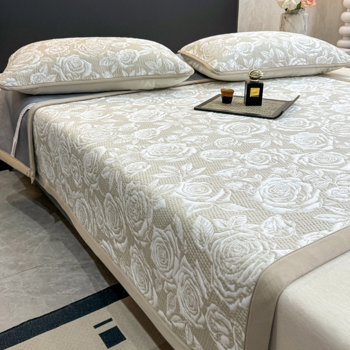 91家纺网 家纺一手货源 找家纺 伊人坊 2026新款A类550克凉感提花值过0.21冰豆豆家用凉席子三件套夏季---凉席款 玫瑰-咖