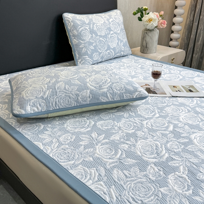 91家纺网 家纺一手货源 找家纺 伊人坊 2026新款A类550克凉感提花值过0.21冰豆豆家用凉席子三件套夏季---凉席款 玫瑰-蓝