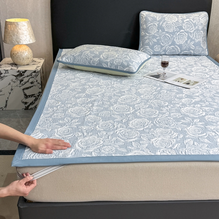 91家纺网 家纺一手货源 找家纺 伊人坊 2026新款A类550克凉感提花值过0.21冰豆豆家用凉席子三件套夏季---凉席款 玫瑰-蓝