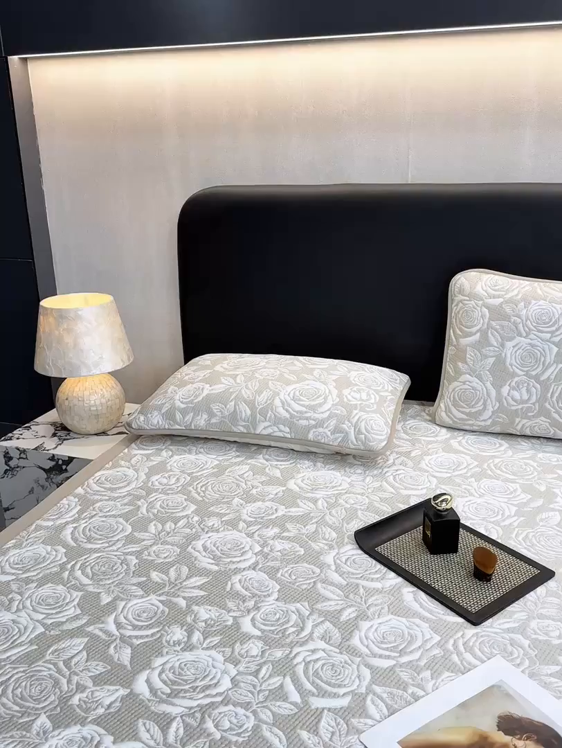 91家纺网 家纺一手货源 找家纺 伊人坊 2026新款A类550克凉感提花值过0.21冰豆豆家用凉席子三件套夏季---凉席款 玫瑰-咖