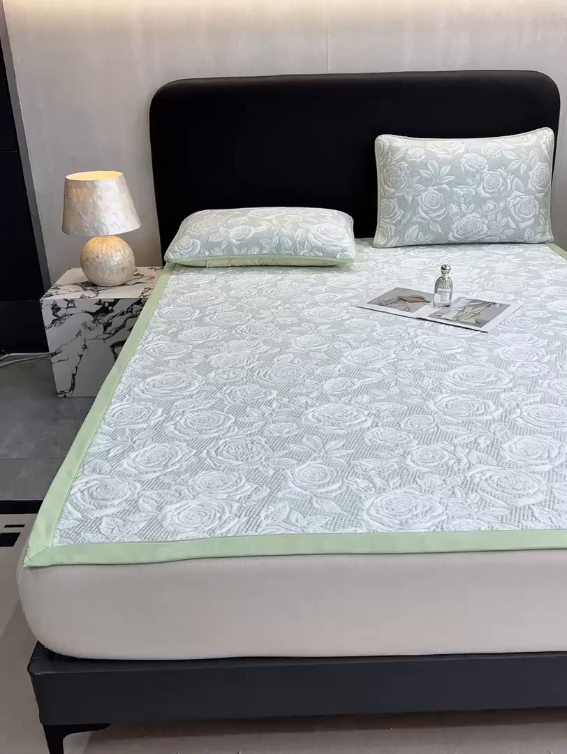 91家纺网 家纺一手货源 找家纺 伊人坊 2026新款A类550克凉感提花值过0.21冰豆豆家用凉席子三件套夏季---凉席款 玫瑰-绿