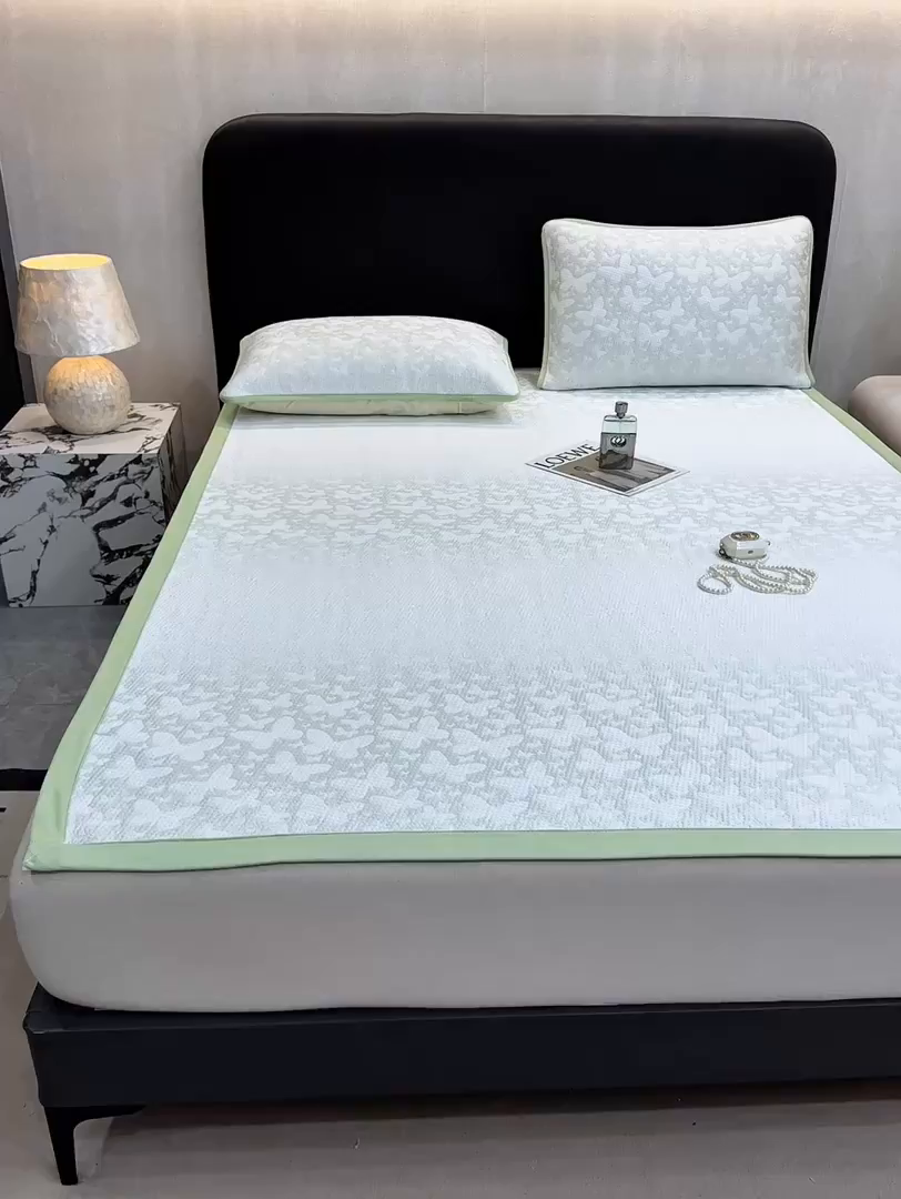 91家纺网 家纺一手货源 找家纺 伊人坊 2026新款A类550克凉感提花值过0.21冰豆豆家用凉席子三件套夏季---凉席款 花蝴蝶-绿