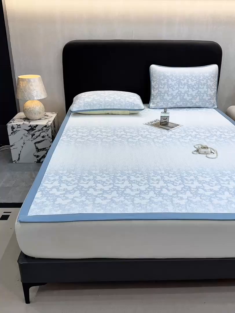 91家纺网 家纺一手货源 找家纺 （总）伊人坊 2026新款A类550克凉感提花值过0.21冰豆豆家用凉席子三件套夏季---凉席款