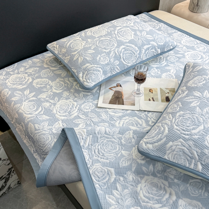 91家纺网 家纺一手货源 找家纺 伊人坊 2026新款A类550克凉感提花值过0.21冰豆豆家用凉席子三件套夏季---凉席款 玫瑰-蓝