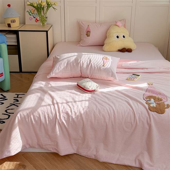 91家纺网 家纺一手货源 找家纺 暖生活 2026新款全棉水洗棉毛巾绣夏被春秋被四件套 KT日记