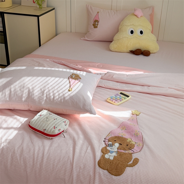 91家纺网 家纺一手货源 找家纺 暖生活 2026新款全棉水洗棉毛巾绣夏被春秋被四件套 KT日记