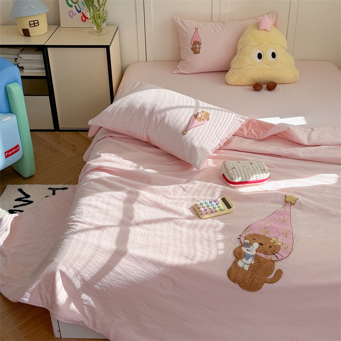 91家纺网 家纺一手货源 找家纺 暖生活 2026新款全棉水洗棉毛巾绣夏被春秋被四件套 KT日记