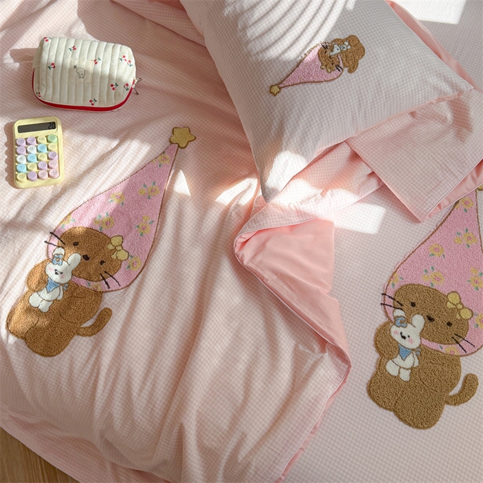 91家纺网 家纺一手货源 找家纺 暖生活 2026新款全棉水洗棉毛巾绣夏被春秋被四件套 KT日记