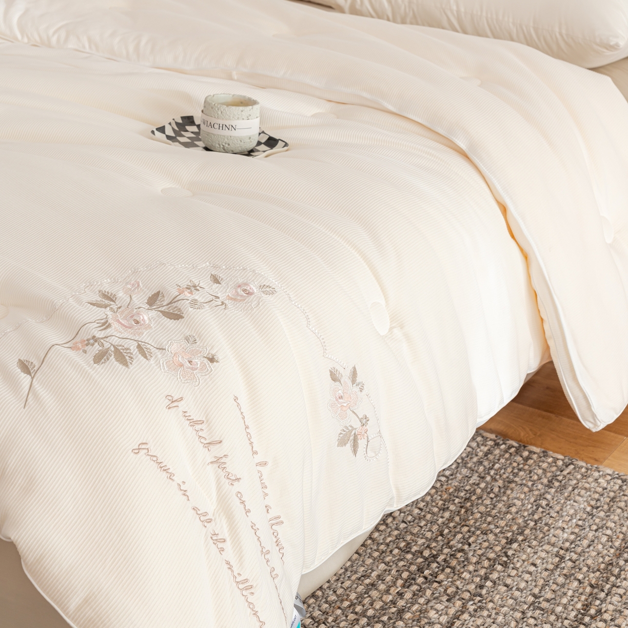 91家纺网 家纺一手货源 找家纺 （总）丽卡家纺 2026春夏新款精梳提花好眠苏绣羊绒纤维春秋被 被子被芯