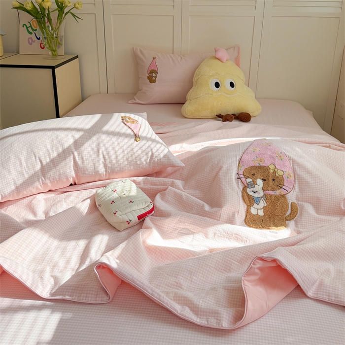 91家纺网 家纺一手货源 找家纺 暖生活 2026新款全棉水洗棉毛巾绣夏被春秋被四件套 KT日记