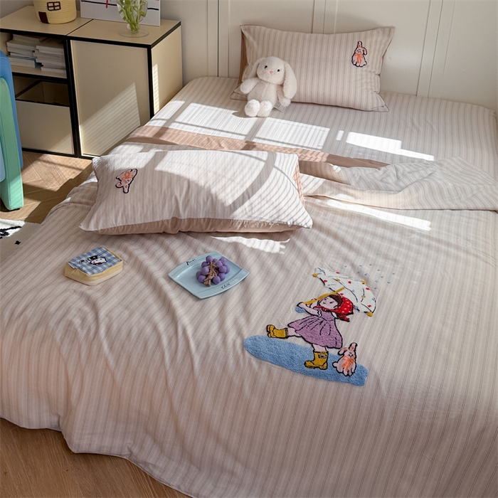 91家纺网 家纺一手货源 找家纺 暖生活 2026新款全棉水洗棉毛巾绣夏被春秋被四件套 下雨天