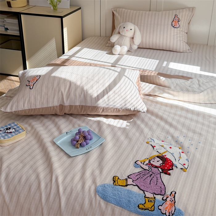 91家纺网 家纺一手货源 找家纺 暖生活 2026新款全棉水洗棉毛巾绣夏被春秋被四件套 下雨天