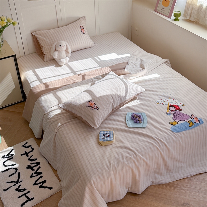 91家纺网 家纺一手货源 找家纺 暖生活 2026新款全棉水洗棉毛巾绣夏被春秋被四件套 下雨天