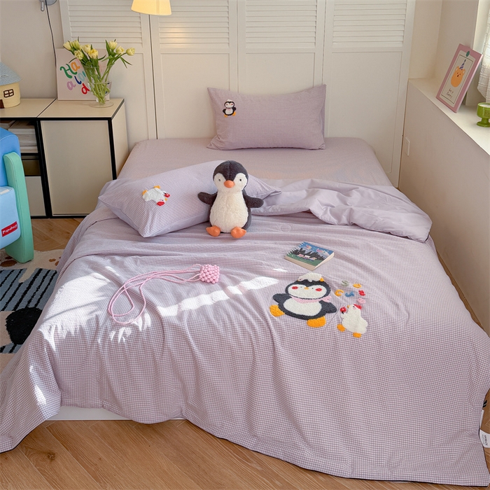 91家纺网 家纺一手货源 找家纺 暖生活 2026新款全棉水洗棉毛巾绣夏被春秋被四件套 小企鹅