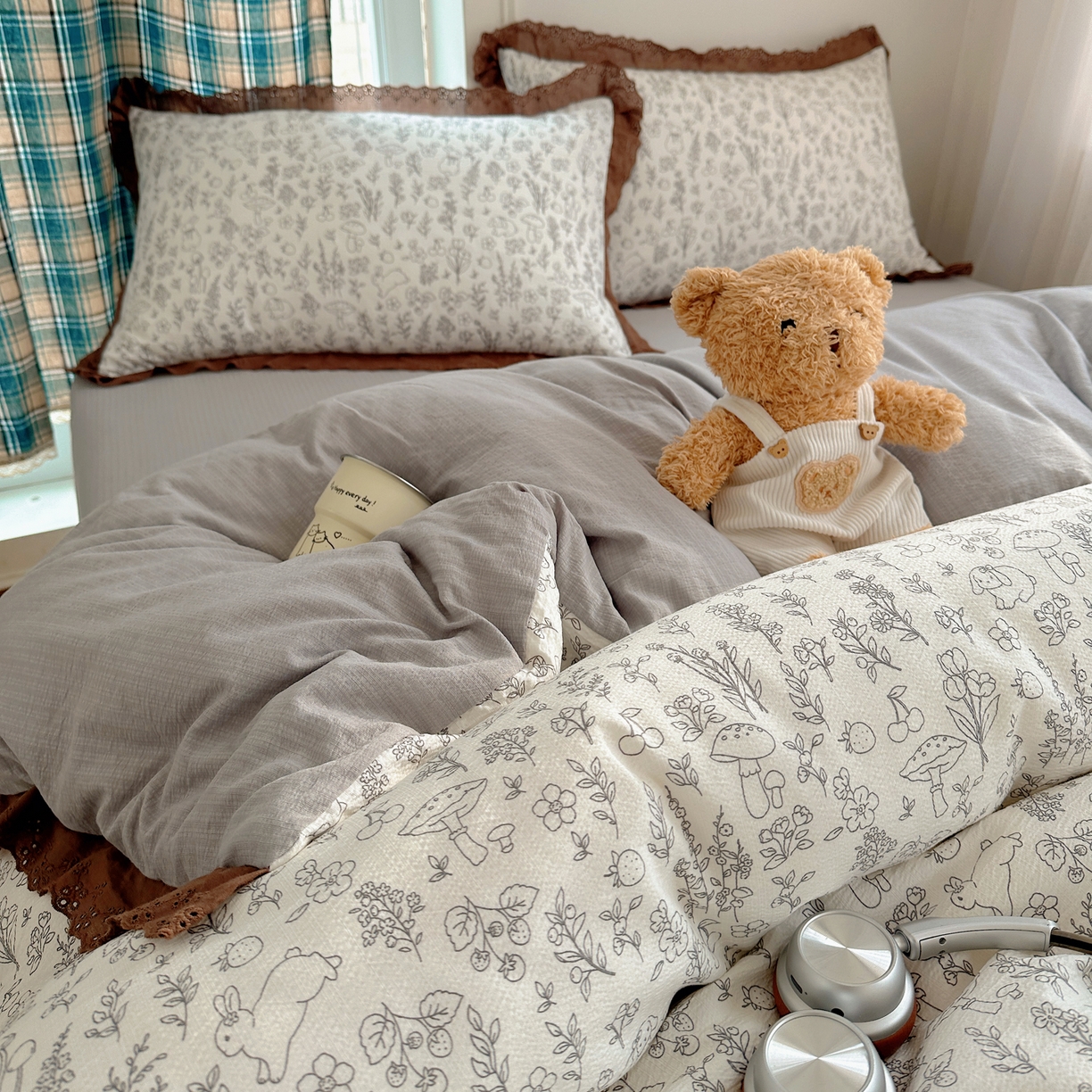 91家纺网 家纺一手货源 找家纺 仟网汇 2026新款彩色花边皱皱纱四件套 野餐兔