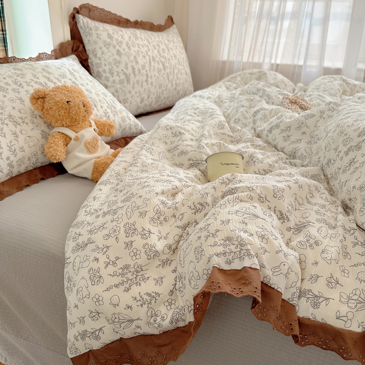 91家纺网 家纺一手货源 找家纺 仟网汇 2026新款彩色花边皱皱纱四件套 野餐兔