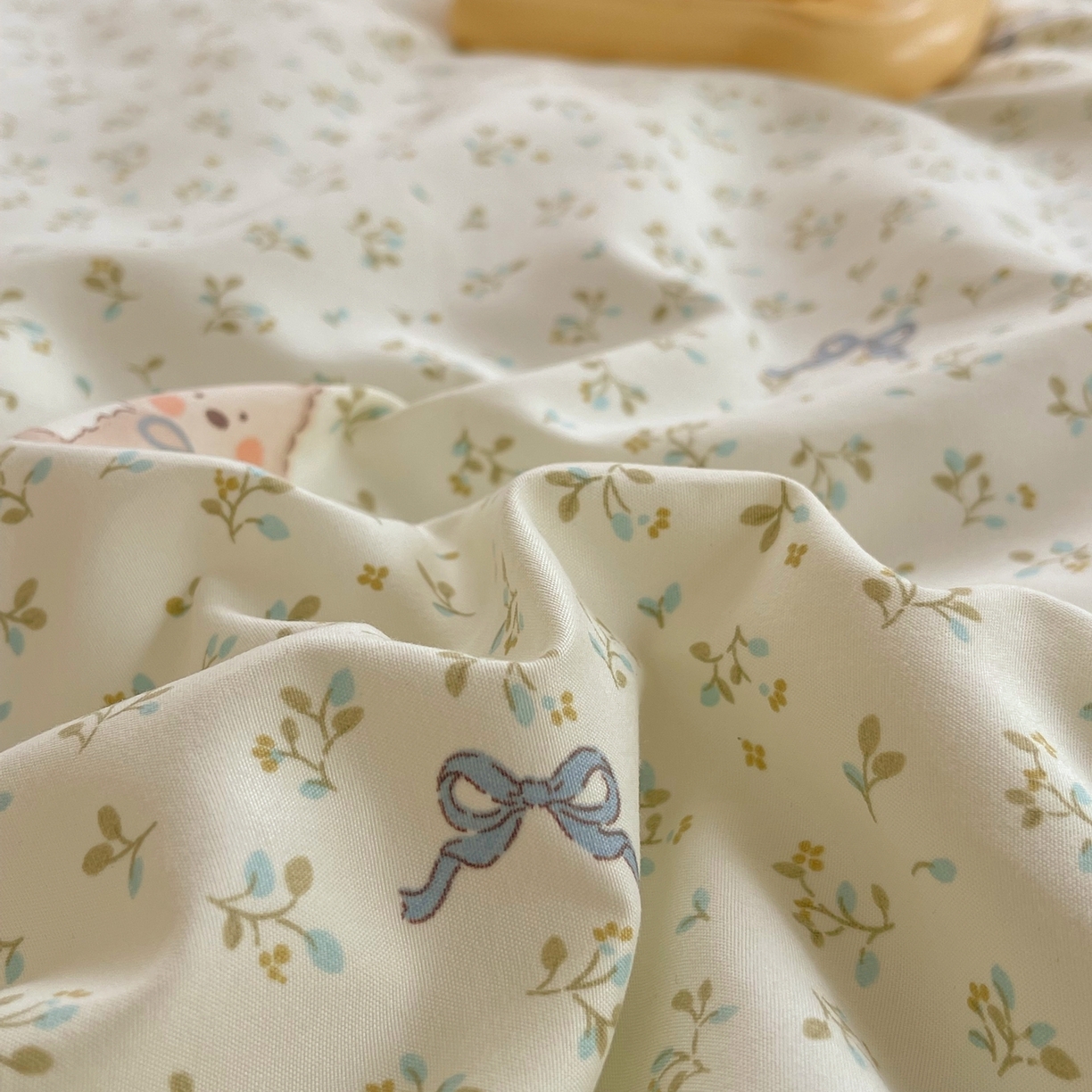 91家纺网 家纺一手货源 找家纺 梵克保罗 2026春夏新款10A抗菌全棉花边双拼云朵棉单夏被夏被夏凉被空调被四件套 双拼灰格-碎花小狗