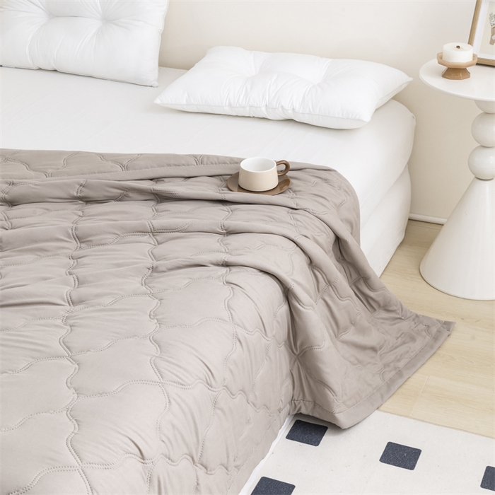 91家纺网 家纺一手货源 找家纺 梵心家纺 2026新款跨境爆款素色纯色水洗棉被TEMU热销夏被夏凉被空调 卡其色