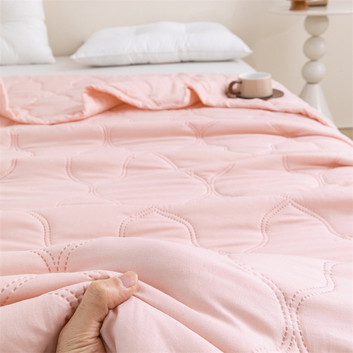 91家纺网 家纺一手货源 找家纺 梵心家纺 2026新款跨境爆款素色纯色水洗棉被TEMU热销夏被夏凉被空调 粉玉色