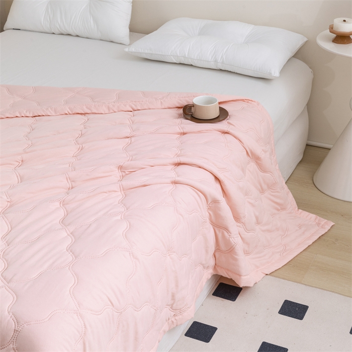 91家纺网 家纺一手货源 找家纺 梵心家纺 2026新款跨境爆款素色纯色水洗棉被TEMU热销夏被夏凉被空调 粉玉色