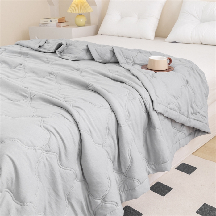 91家纺网 家纺一手货源 找家纺 梵心家纺 2026新款跨境爆款素色纯色水洗棉被TEMU热销夏被夏凉被空调 高级灰