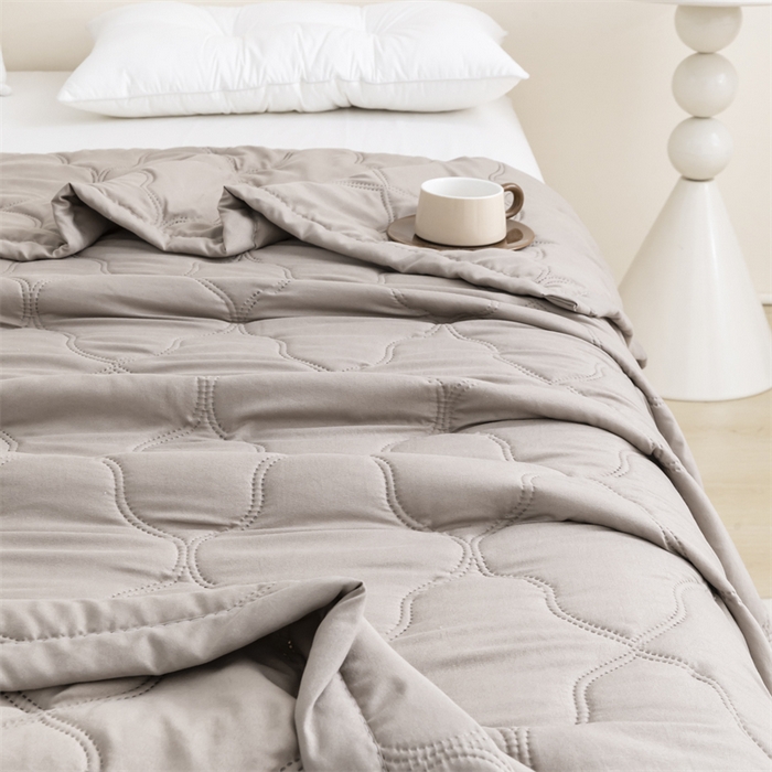 91家纺网 家纺一手货源 找家纺 梵心家纺 2026新款跨境爆款素色纯色水洗棉被TEMU热销夏被夏凉被空调 卡其色